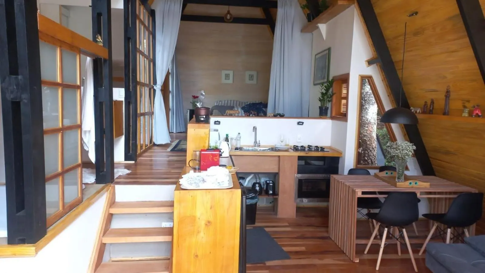 Chalet Chalé Mon Amour 2, onde o amor se encontra, 2 min do Capivari Campos do Jordão Brasil